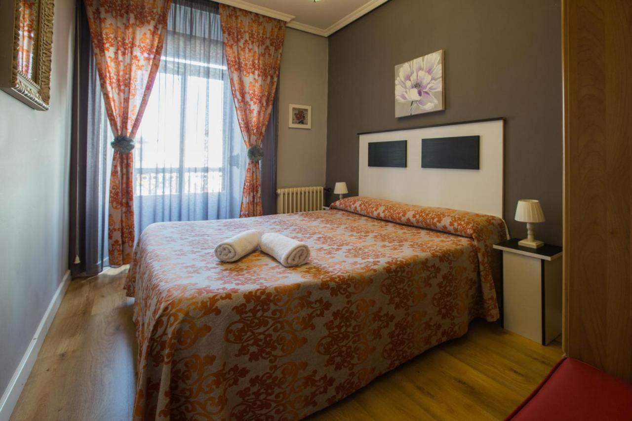 Apartamentos Turisticos Avila La Catedral 外观 照片